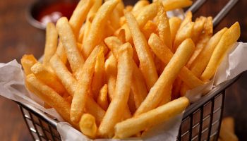 Comment faire des frites maison délicieuses & croustillantes ?